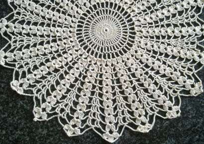Attractive cream crochet doilie 29cm