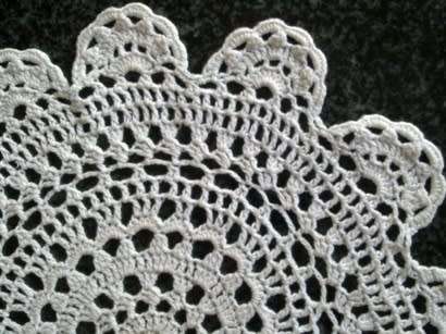 Cream cotton crochet doilie 22cm