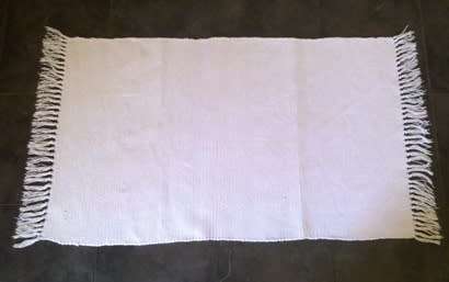 White cotton floor rug / bath mat with fringing