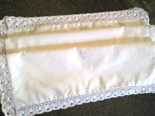 Lovely pair of vintage Woolworths pillowcases with crochet edge