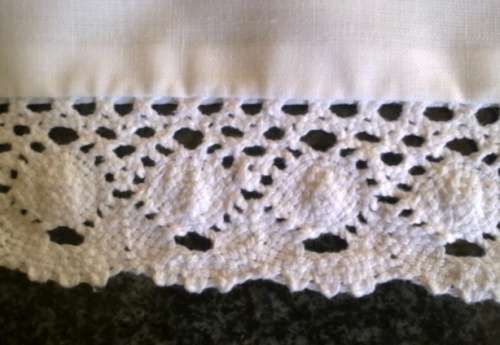 Lovely pair of vintage Woolworths pillowcases with crochet edge