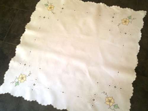 Beautiful small Madeira tablecloth / centre piece