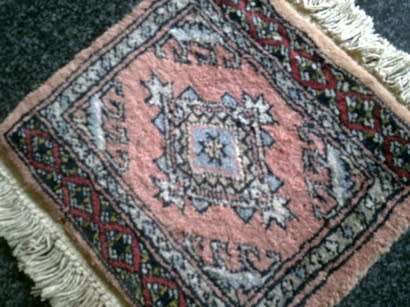 Mini Persian carpet hand knotted wool - strawberry field