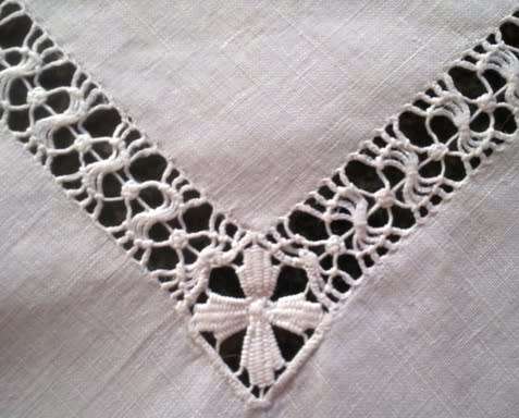 Elegant antique white linen small tablecloth / centre piece