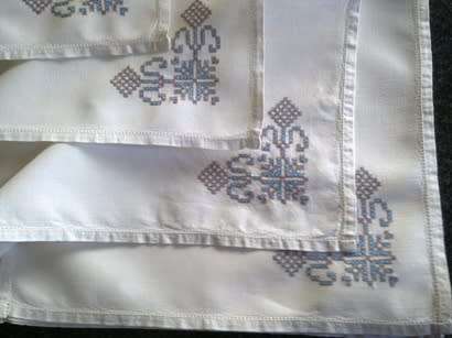 Ten hand embroidered white linen dinner serviettes