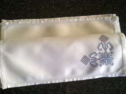 Ten hand embroidered white linen dinner serviettes