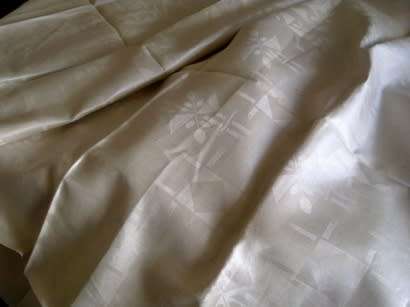 Exquisite large antique Irish Damask linen tablecloth 2.4m