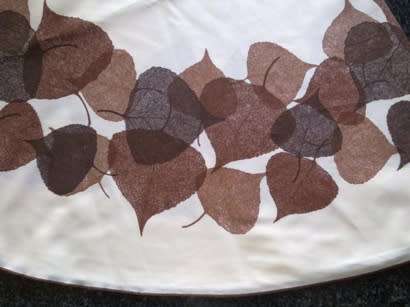 Pretty large round cream cotton tablecloth with printed leaf pattern - 1.72m