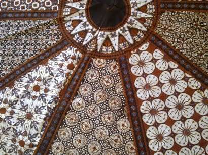 Striking large round cotton batik style tablecloth - 1.95m