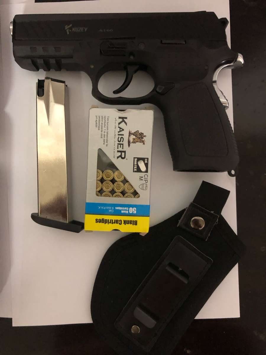 Kuzey A100 9mm blank/pepper pistol, carry case, 25 rounds and holster - never been used