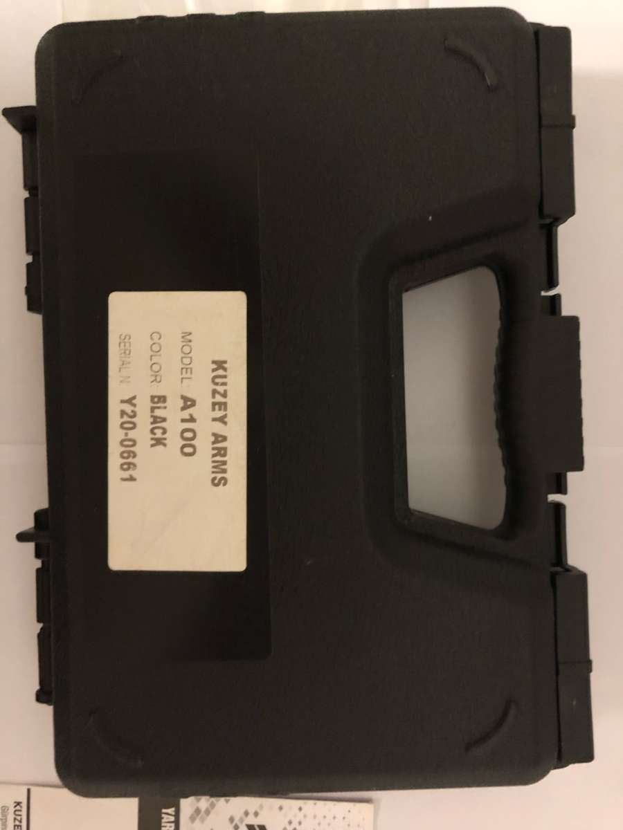 Kuzey A100 9mm blank/pepper pistol, carry case, 25 rounds and holster - never been used