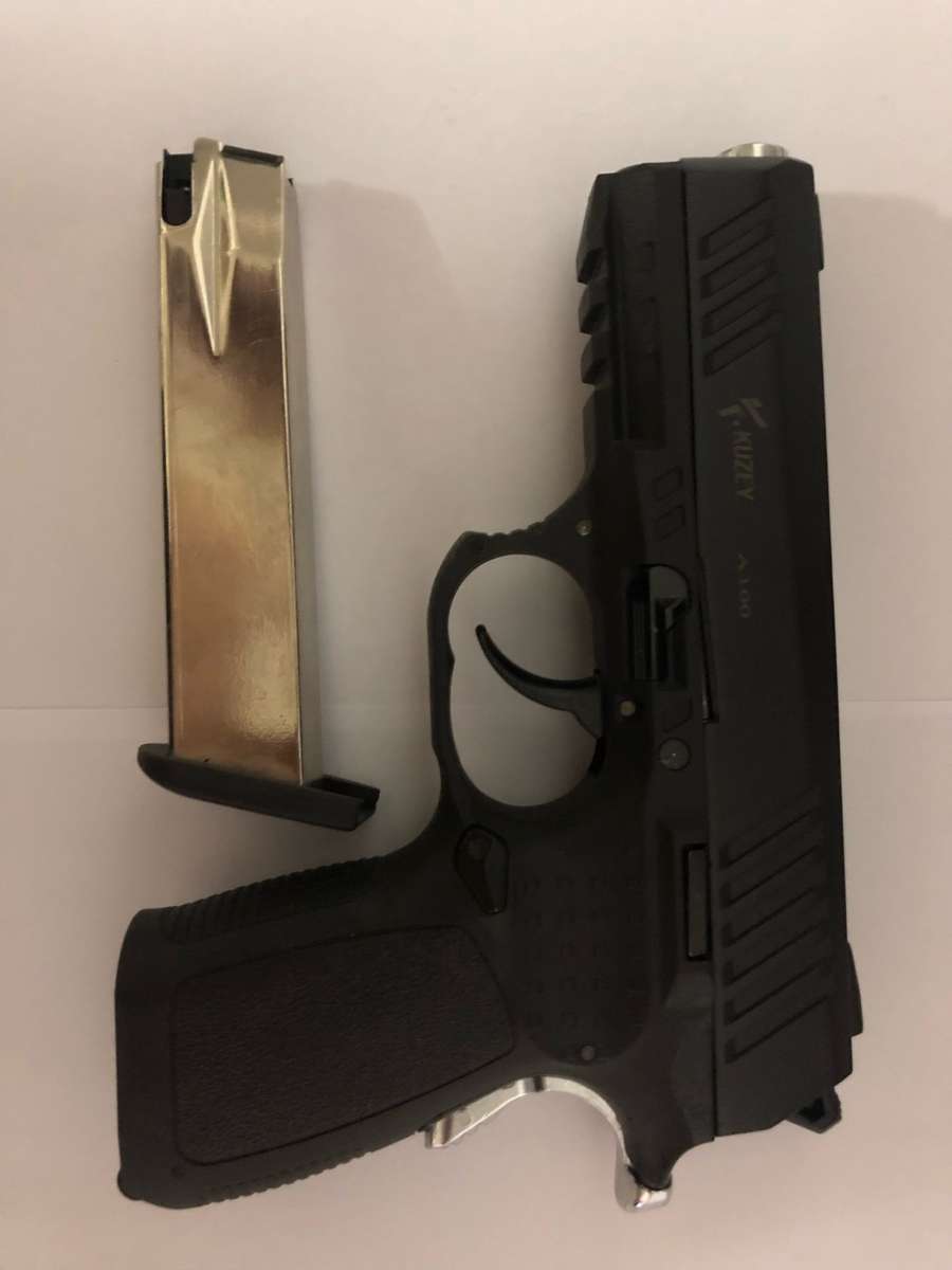 Kuzey A100 9mm blank/pepper pistol, carry case, 25 rounds and holster - never been used