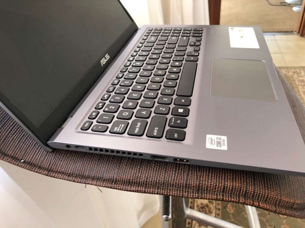 ***Selling as non-functional*** ASUS X515JA Intel Core i3 10th Gen laptop