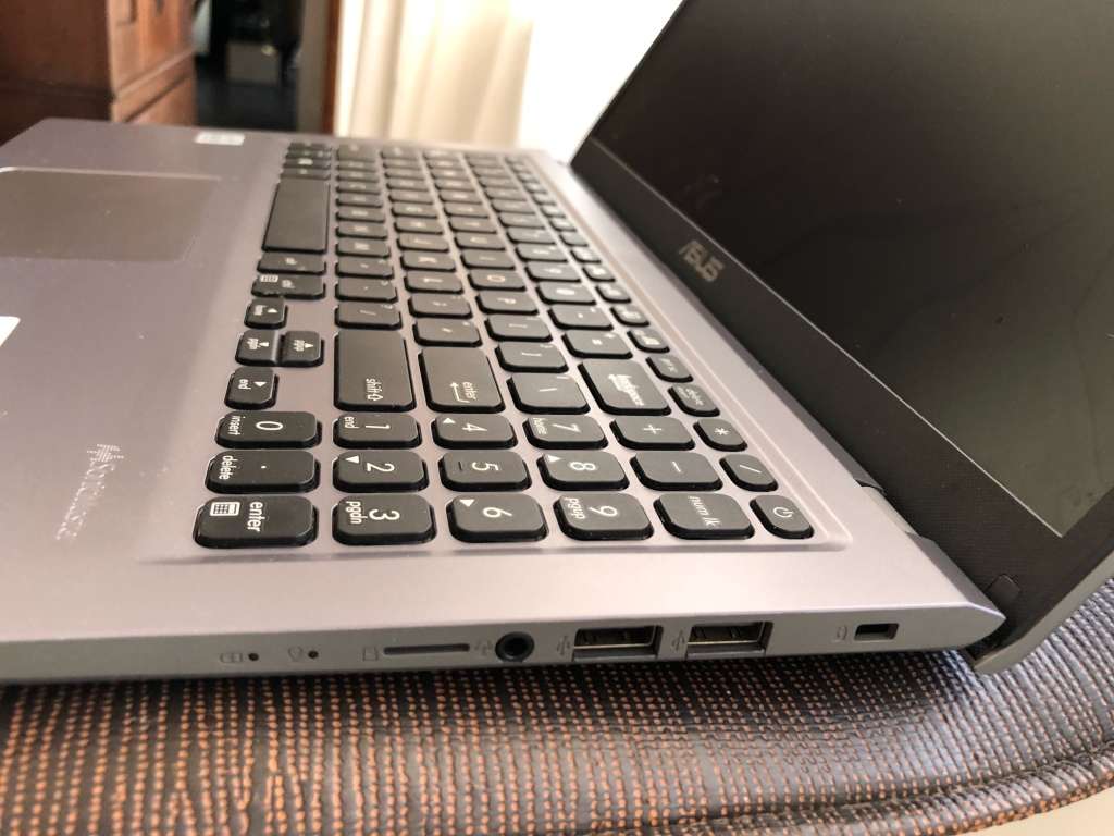 ***Selling as non-functional*** ASUS X515JA Intel Core i3 10th Gen laptop