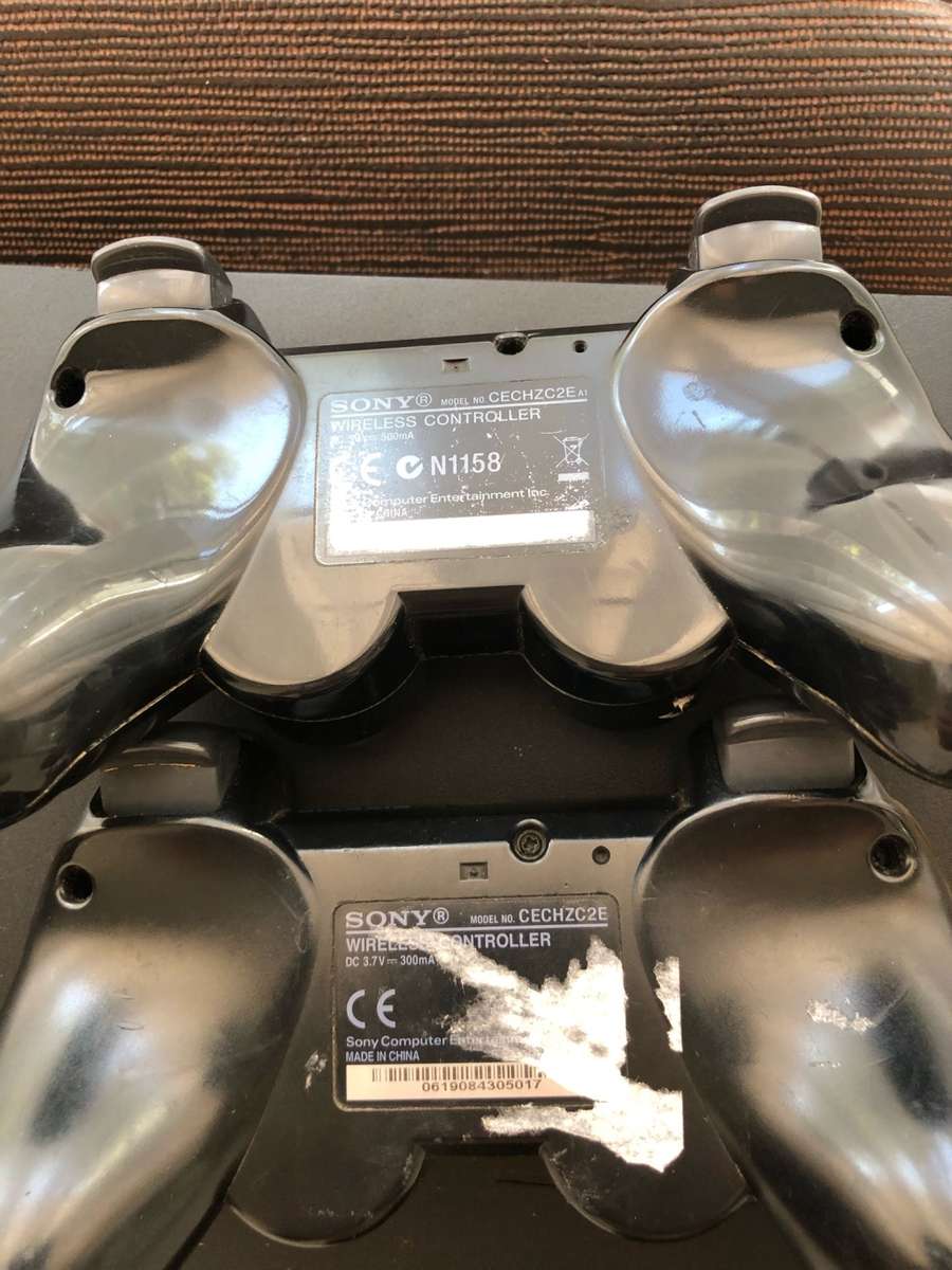 ***Selling as non-functional*** SONY PS3 MODEL CECH-2004B and two ORIGINAL SONY PS3 WIRELESS CONTROL