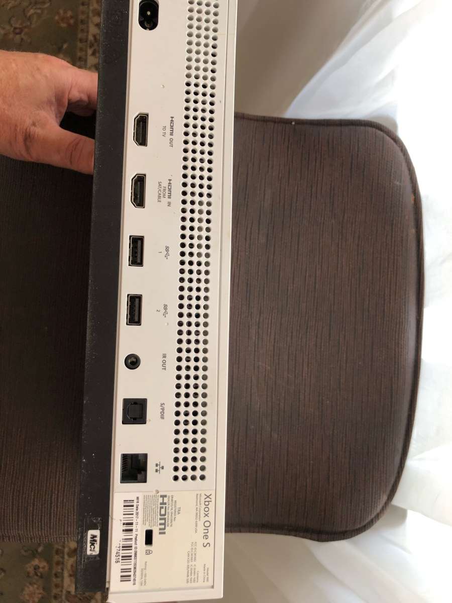 ***Selling as non-functional*** XBOX ONE S CONSOLE, 7 X GAMES and 2 X WIRELESS CONTROLLERS