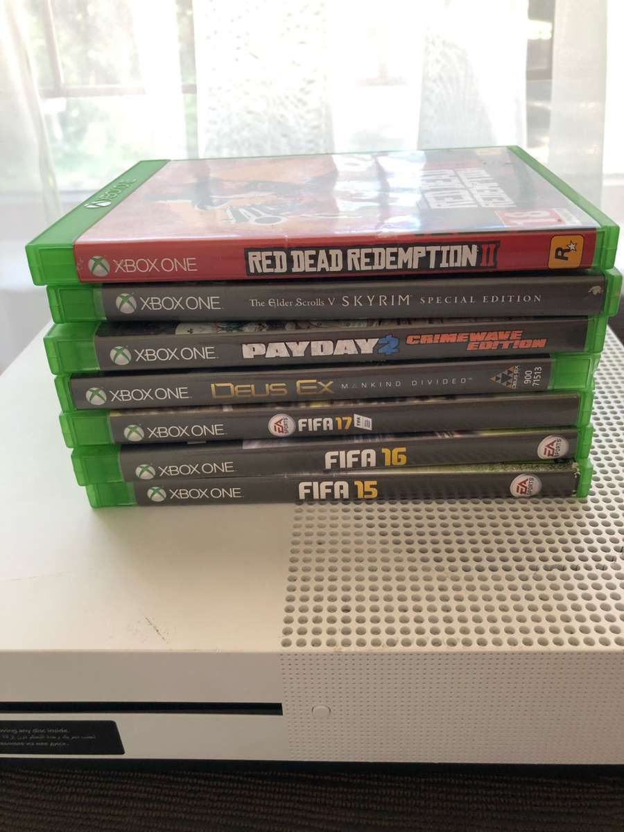 ***Selling as non-functional*** XBOX ONE S CONSOLE, 7 X GAMES and 2 X WIRELESS CONTROLLERS