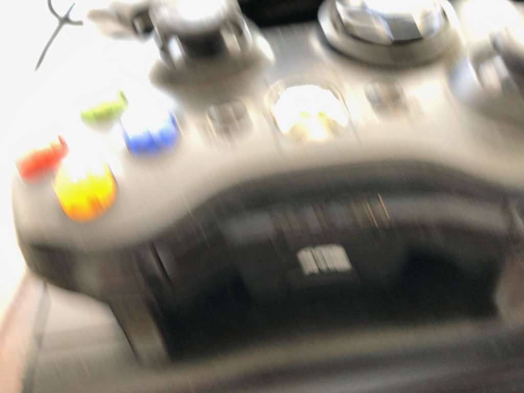 ***Selling as non-functional*** XBOX 360 CONSOLE, 3 X GAMES, 3 X ORIGINAL MS WIRELESS CONTROLLERS