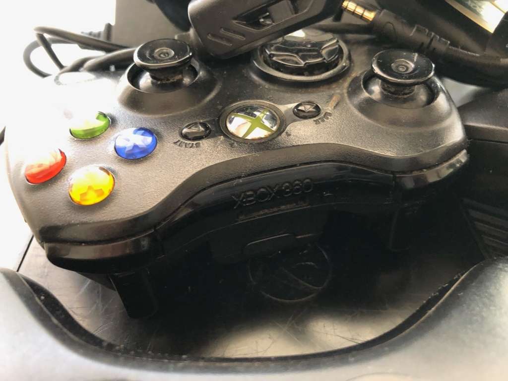 ***Selling as non-functional*** XBOX 360 CONSOLE, 3 X GAMES, 3 X ORIGINAL MS WIRELESS CONTROLLERS