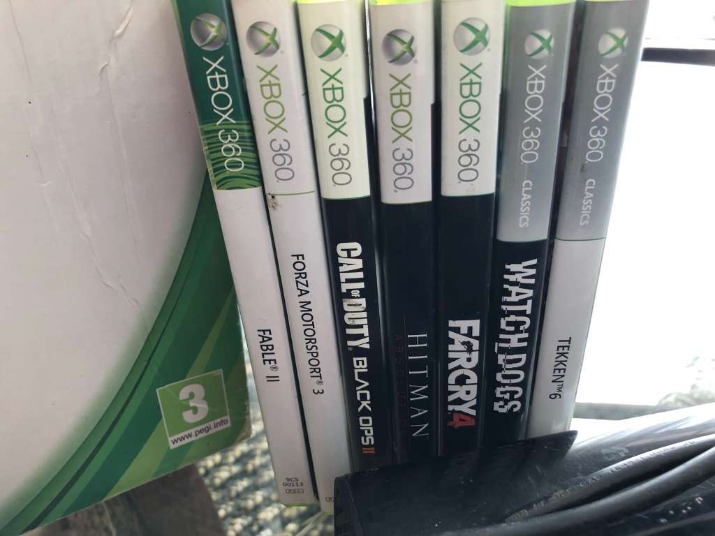 ORIGINAL XBOX360 BUNDLE (3xoriginal controllers, 7xgames, 1xpower supply, 1xnon-functional console)