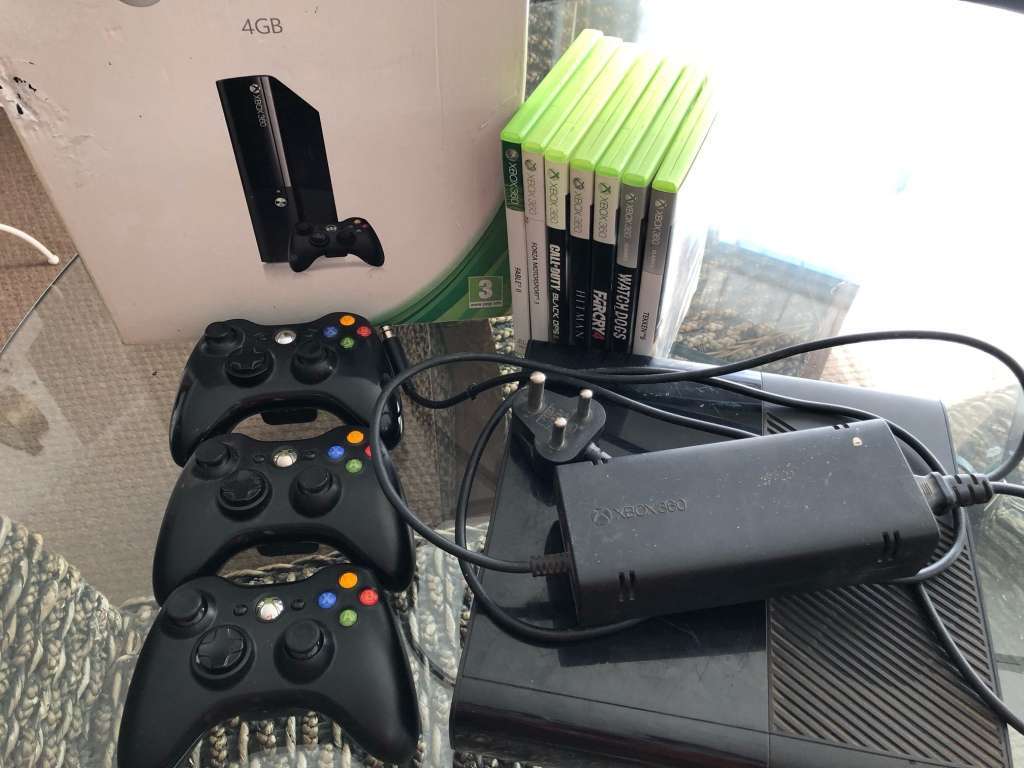 ORIGINAL XBOX360 BUNDLE (3xoriginal controllers, 7xgames, 1xpower supply, 1xnon-functional console)