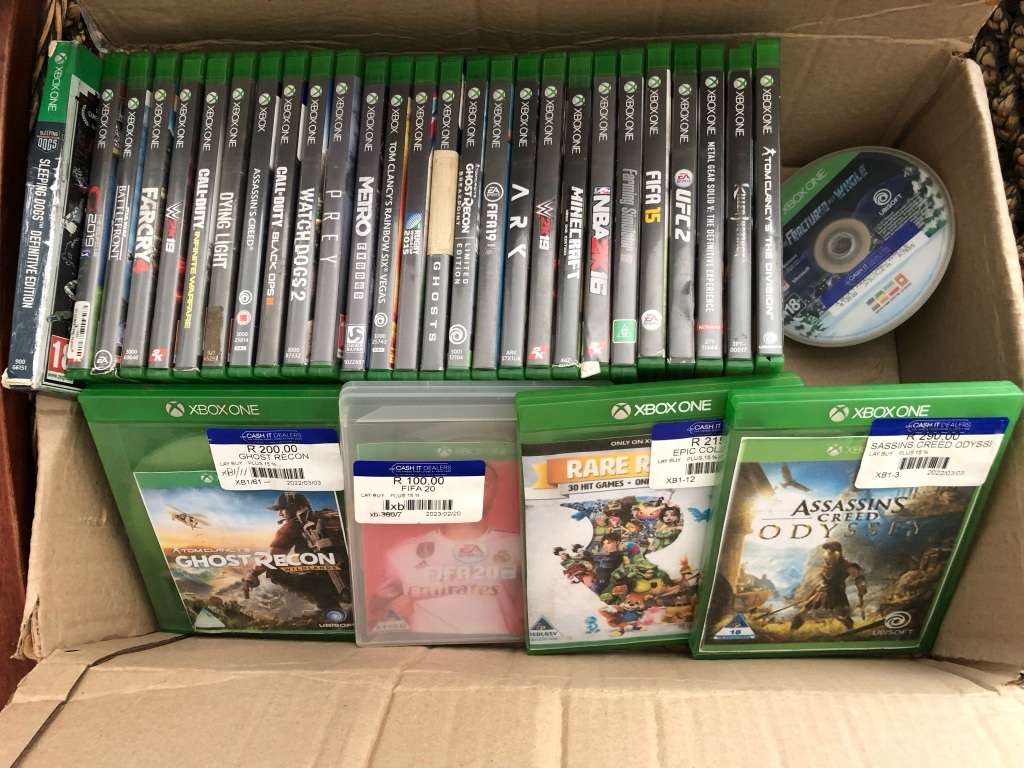 HUGE COLLECTION OF 32 X XBOX ONE GAMES