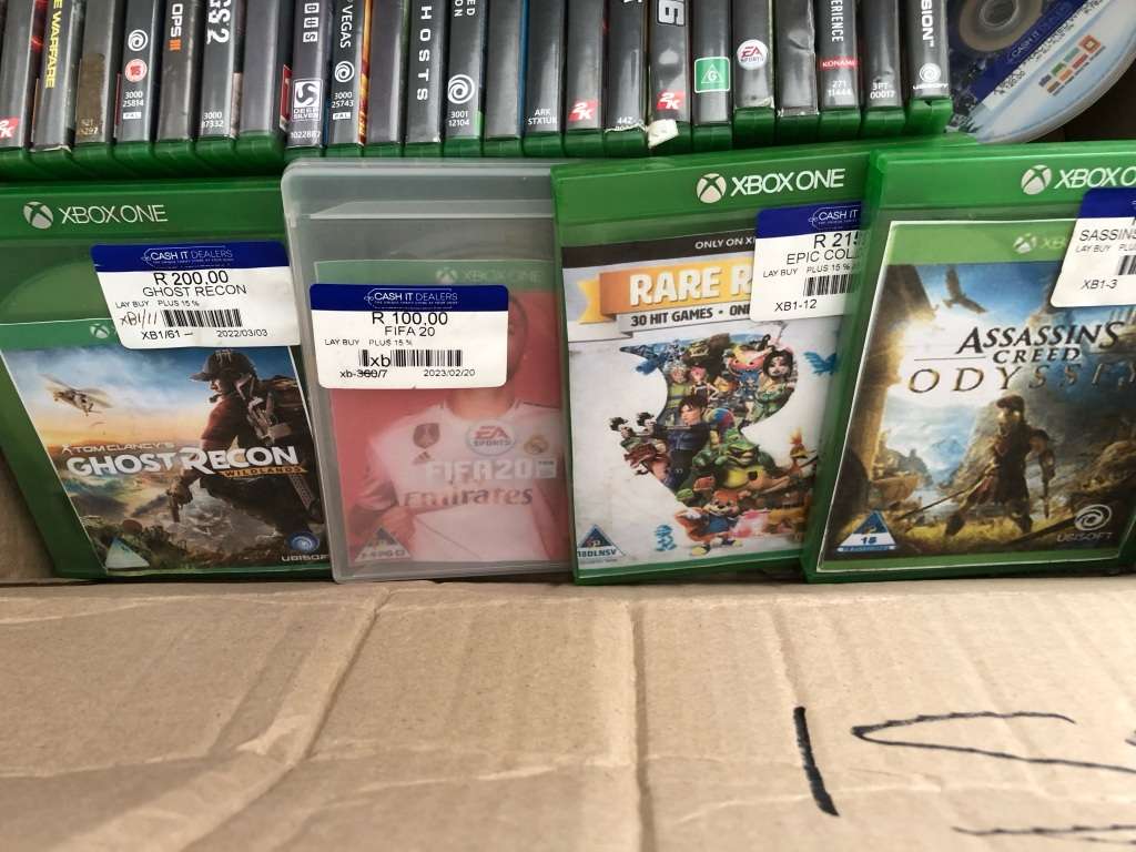 HUGE COLLECTION OF 32 X XBOX ONE GAMES