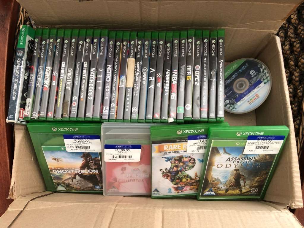 HUGE COLLECTION OF 32 X XBOX ONE GAMES