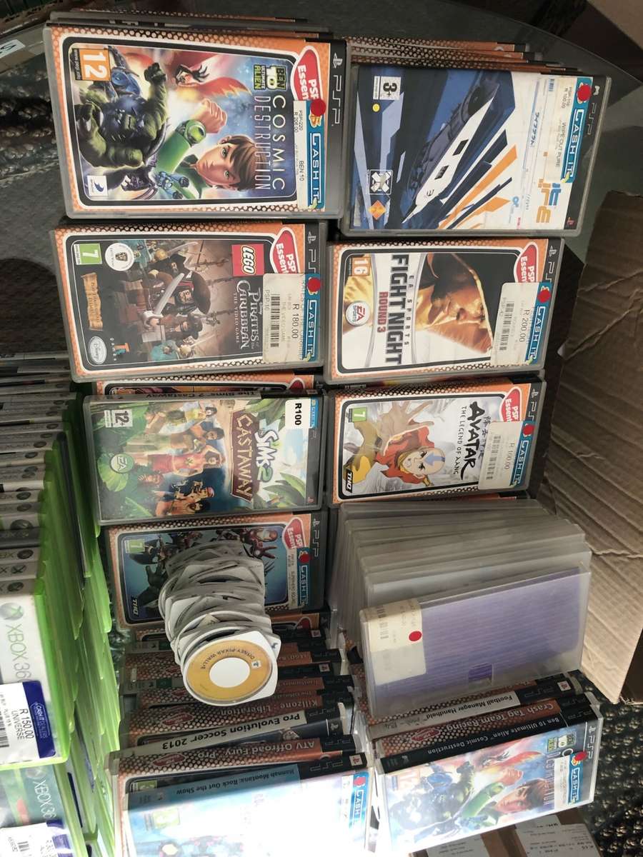 MASSIVE COLLECTION OF 153 X SONY PSP GAMES