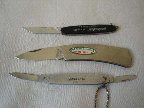 LOT OF 3 SMALL  POCKET KNIVES * BIGGEST 1 IS SHOGUN STAINLESS STEEL*
