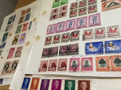 BULKLOT - World collection on pages (32 pages) Lots of stamps