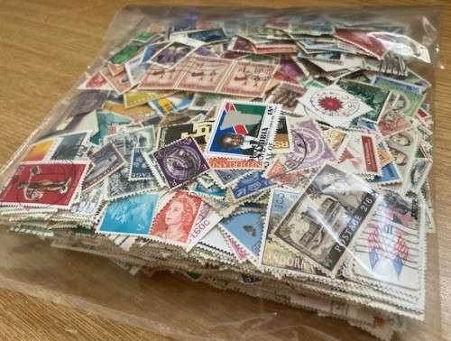 BULKLOT - World mixture off paper, 3500 stamps. Very nice selection.