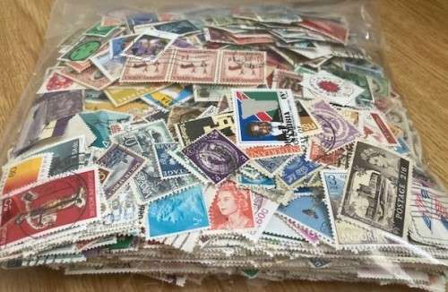 BULKLOT - World mixture off paper, 3500 stamps. Very nice selection.