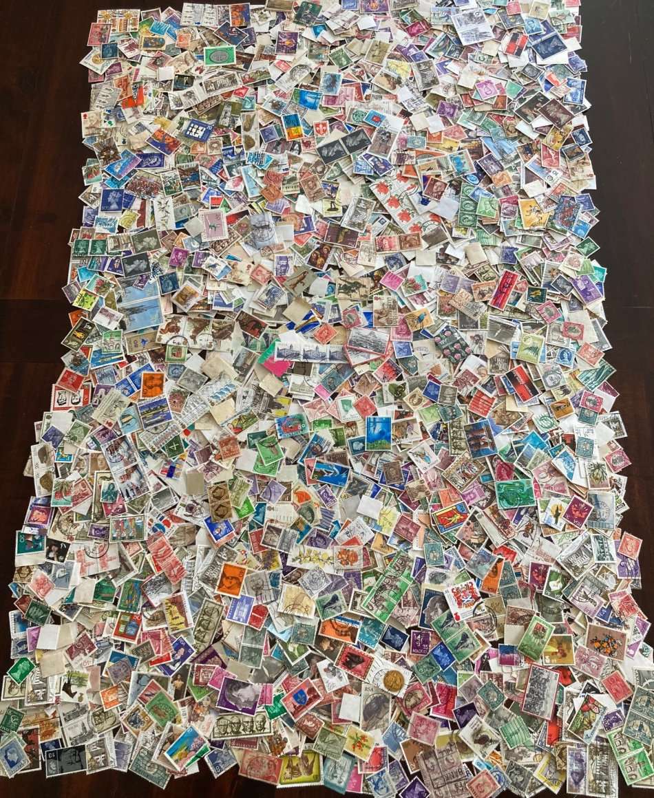 BULKLOT SALE - World mixture off paper. Thousands and thousands of stamps