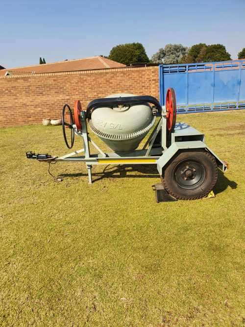 Electric Cement/Concrete Mixer on Trailer (Proceeds donated to charity)