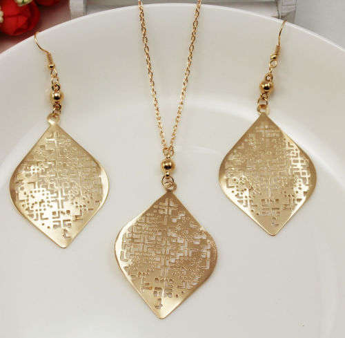 Elegant Gold Leave Themed Jewelry Set
