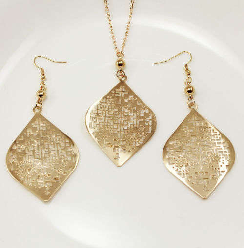 Elegant Gold Leave Themed Jewelry Set