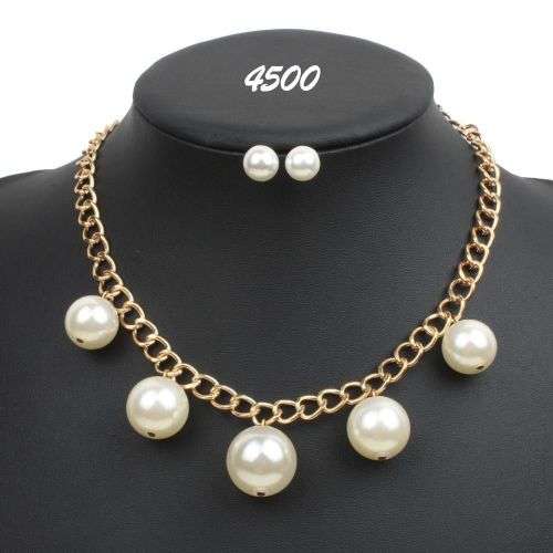 Elegant White Pearl Necklace and Earrings Set