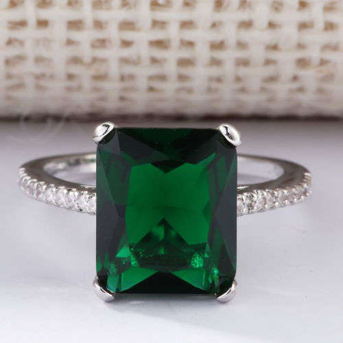 Timeless 925 Silver Emerald Ring