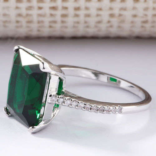 Timeless 925 Silver Emerald Ring