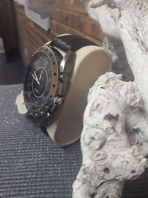 Large Quarts Watch Leather Strap Black