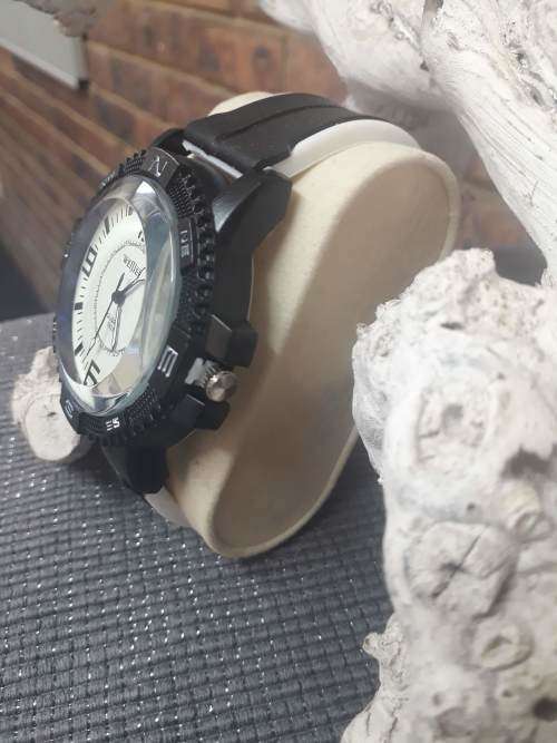 Large Quarts Watch Silicone Strap Black and White