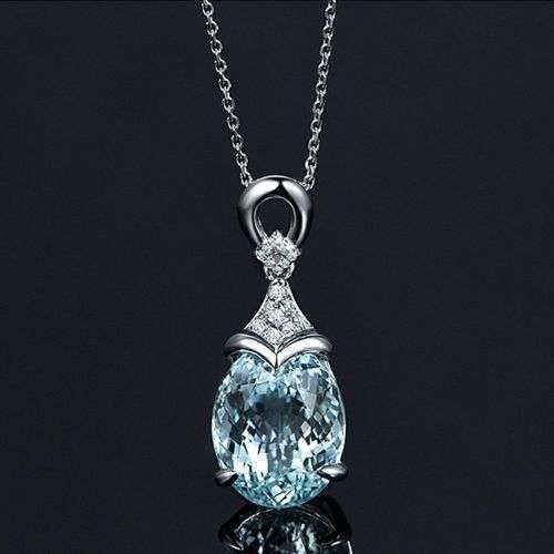 Elegant Aquamarine Pendant Necklace