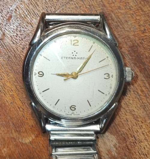 Vintage Eternamatic mens watch in good working condition.