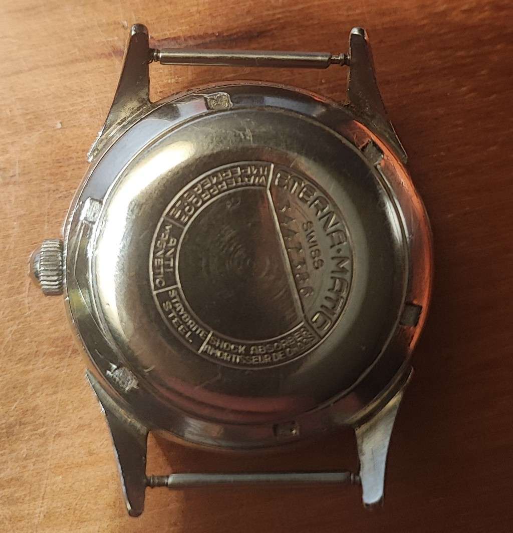 Vintage Eternamatic mens watch in good working condition.