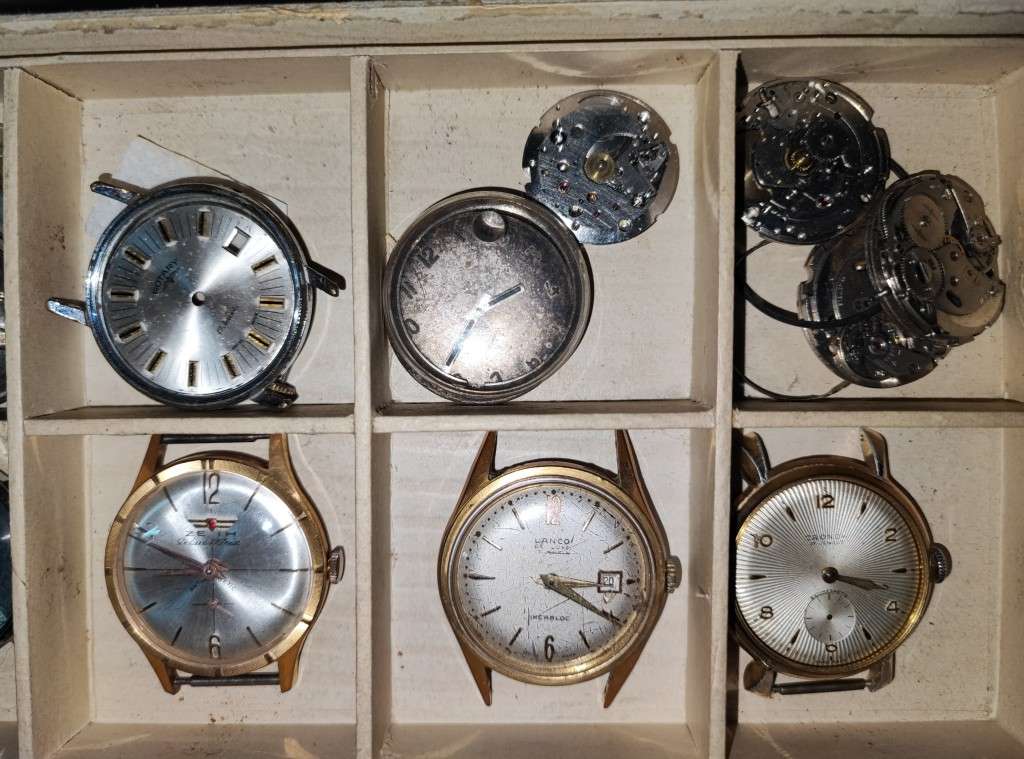 Haul of old watches and parts