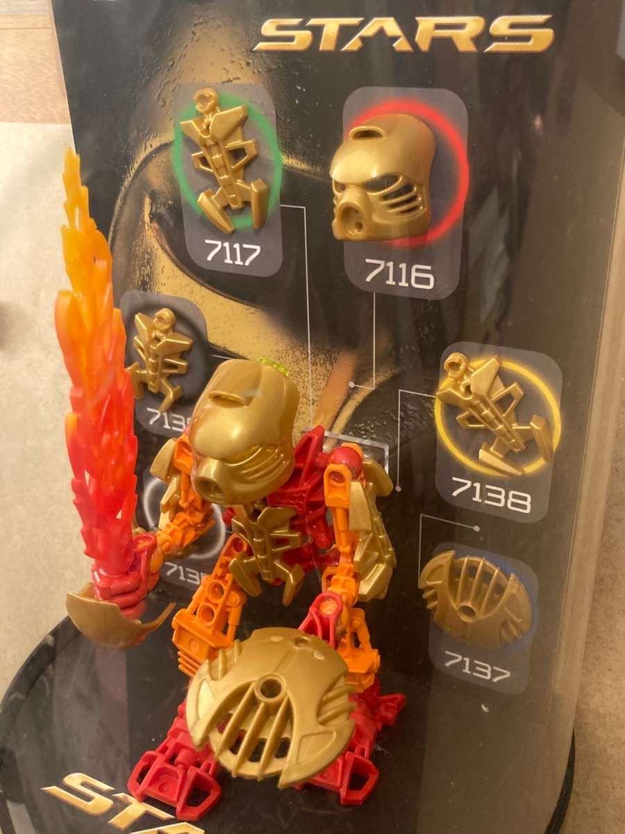 LEGO Bionicle Stars Tahu store display unit with gold parts