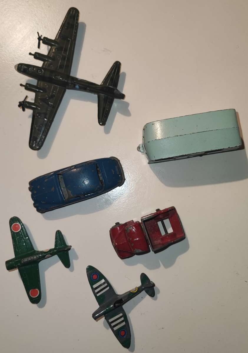 6 Vintage die cast toys. 3 Matchbox vehicles and 3 Tootsietoy planes.