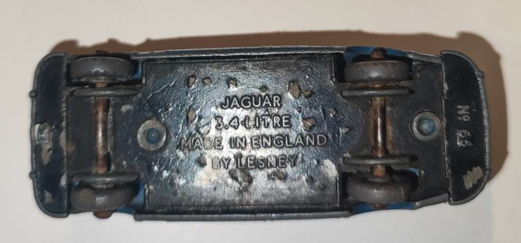 6 Vintage die cast toys. 3 Matchbox vehicles and 3 Tootsietoy planes.