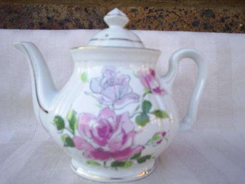 Teapot - "Japan" Roses "Make me an offer I can not refuse"!!!